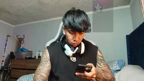 Snapshot of nickhot0609 chatting on October 13, 2025, 5:35 pm Nickhot0609 online show from October 13, 2025, 5:35 pm