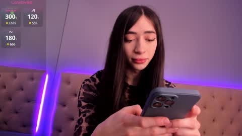 Nickie online show from December 8, 2024, 4:25 am