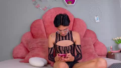 NICKI FOX  online show from September 10, 2025, 2:55 am