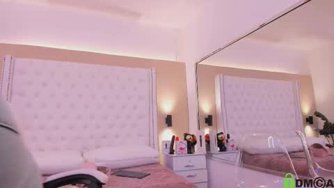 nickky online show from December 17, 2025, 1:17 pm