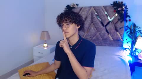 Nickolas Muoz online show from December 14, 2024, 11:50 am