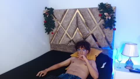 Nickolas Muoz online show from December 19, 2024, 3:30 pm