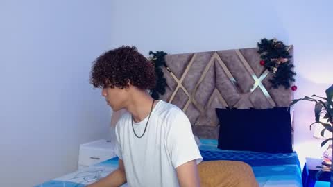 Nickolas Muoz online show from December 26, 2024, 3:42 pm