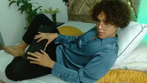 Nickolas Muoz online show from December 29, 2024, 9:09 pm