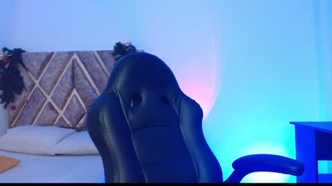 Nickolas Muoz online show from January 5, 2025, 9:47 pm