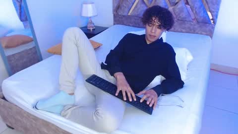 Nickolas Muoz online show from January 9, 2025, 11:36 am