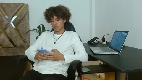 Nickolas Muoz online show from January 30, 2025, 1:22 am