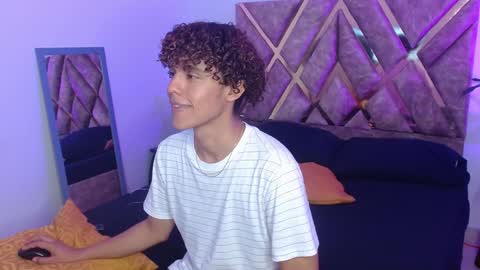 Nickolas Muoz online show from February 2, 2025, 4:22 pm