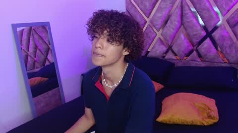 Nickolas Muoz online show from February 3, 2025, 1:51 pm