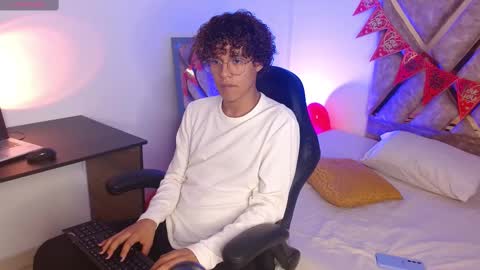 Nickolas Muoz online show from February 17, 2025, 2:59 pm