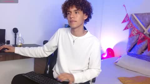 Nickolas Muoz online show from February 17, 2025, 9:08 pm