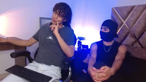 Nickolas Muoz online show from February 23, 2025, 1:42 pm