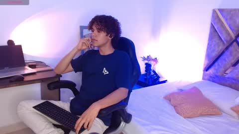 Nickolas Muoz online show from March 8, 2025, 6:16 pm