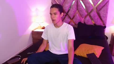 Nickolas Muoz online show from September 11, 2025, 3:01 pm