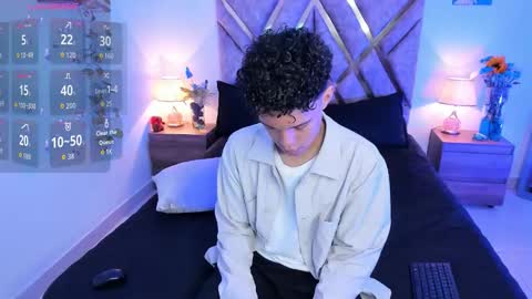 Nickolas Muoz online show from September 25, 2025, 2:21 pm