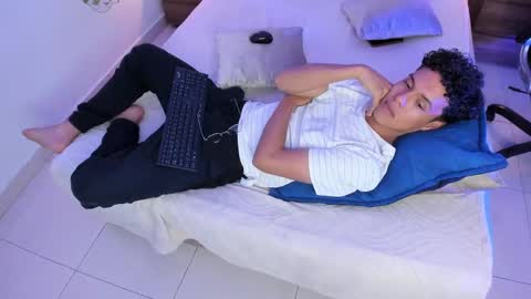 Nickolas Muoz online show from October 15, 2025, 8:42 pm