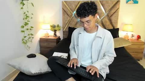 Nickolas Muoz online show from October 29, 2025, 9:16 pm