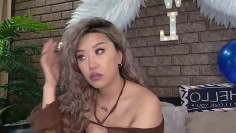 Snapshot of nicky_owl chatting on December 9, 2024, 1:34 pm Today is my 41st birthday And in 2 hours Im waiting for you on the stream Stock up on tokens and a good mood Nicky online show from December 9, 2024, 1:34 pm