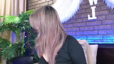 Snapshot of nicky_owl chatting on January 20, 2025, 6:21 am Today is my 41st birthday And in 2 hours Im waiting for you on the stream Stock up on tokens and a good mood Nicky online show from January 20, 2025, 6:21 am