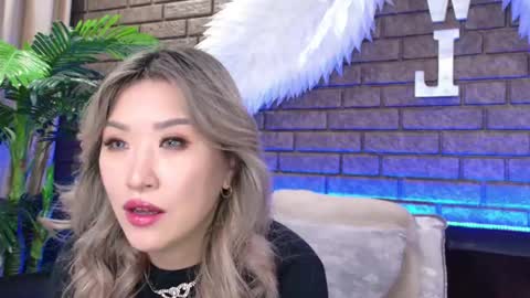 Snapshot of nicky_owl chatting on February 28, 2025, 9:04 am Today is my 41st birthday And in 2 hours Im waiting for you on the stream Stock up on tokens and a good mood Nicky online show from February 28, 2025, 9:04 am