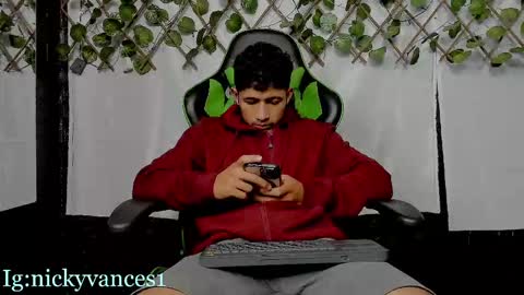 nicky online show from October 8, 2025, 5:21 pm