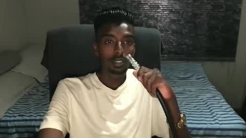 Snapshot of nickyle63 chatting on November 19, 2025, 7:14 pm james online show from November 19, 2025, 7:14 pm