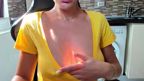 Snapshot of nickyplus chatting on September 18, 2025, 8:05 am Nicky online show from September 18, 2025, 8:05 am