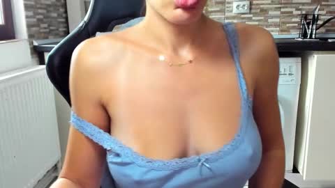 Snapshot of nickyplus chatting on September 25, 2025, 8:51 am Nicky online show from September 25, 2025, 8:51 am