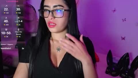 Nicolle online show from November 27, 2025, 7:05 pm