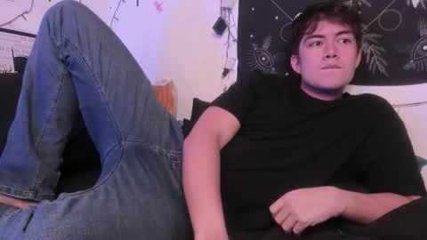 Snapshot of nico_bulge chatting on October 28, 2025, 3:21 am Nicols online show from October 28, 2025, 3:21 am