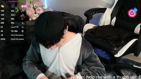 Snapshot of nico_cruz chatting on December 3, 2024, 5:53 am nico online show from December 3, 2024, 5:53 am