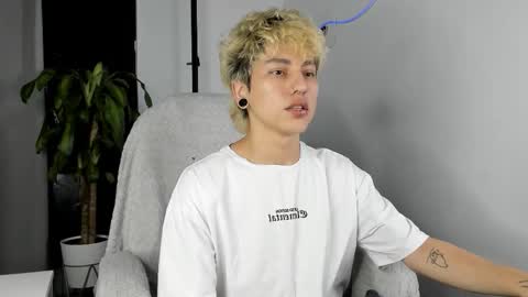 Snapshot of nico_nico_xd chatting on September 15, 2025, 3:28 am Nico  online show from September 15, 2025, 3:28 am