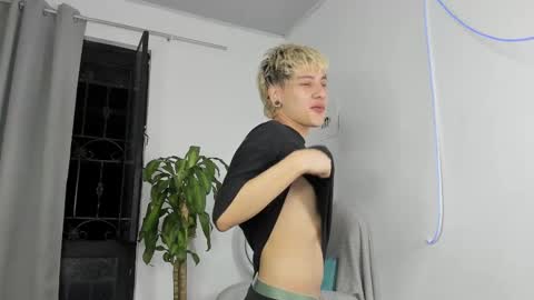 Snapshot of nico_nico_xd chatting on October 6, 2025, 4:32 am Nico  online show from October 6, 2025, 4:32 am