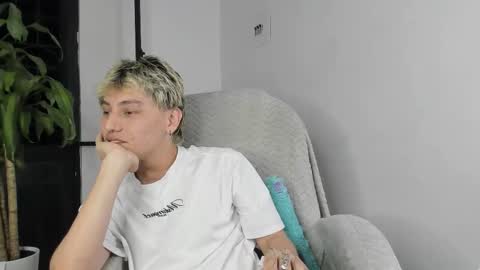 Snapshot of nico_nico_xd chatting on October 22, 2025, 5:30 am Nico  online show from October 22, 2025, 5:30 am