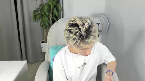 Snapshot of nico_nico_xd chatting on October 22, 2025, 11:37 pm Nico  online show from October 22, 2025, 11:37 pm