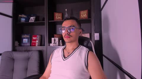 Snapshot of nicokingg_ chatting on November 18, 2025, 1:33 am Nico King online show from November 18, 2025, 1:33 am