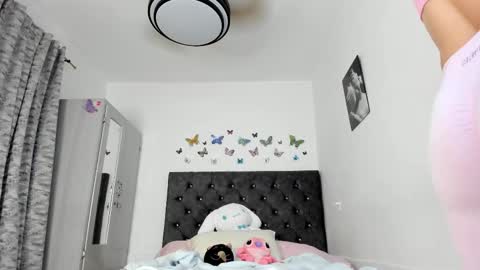 Nicole online show from November 29, 2025, 4:59 am