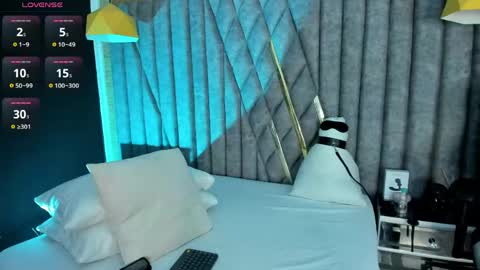 Nicolai online show from May 3, 2026, 8:59 pm