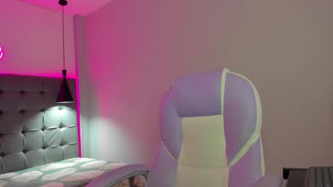 nicolasferrer18 online show from November 2, 2025, 7:27 pm