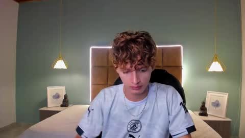 nicolasferrer18 online show from November 19, 2025, 7:36 pm