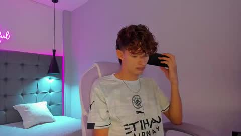 nicolasferrer18 online show from November 25, 2025, 7:25 pm