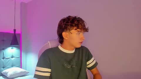 nicolasferrer18 online show from November 28, 2025, 7:27 pm