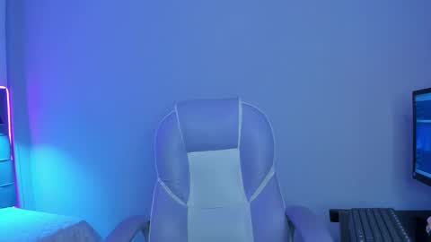 nicolasferrer18 online show from December 18, 2025, 7:20 pm