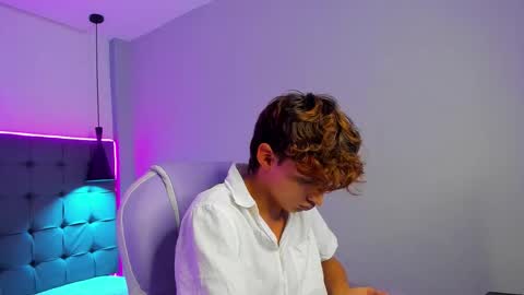 nicolasferrer18 online show from December 22, 2025, 7:22 pm