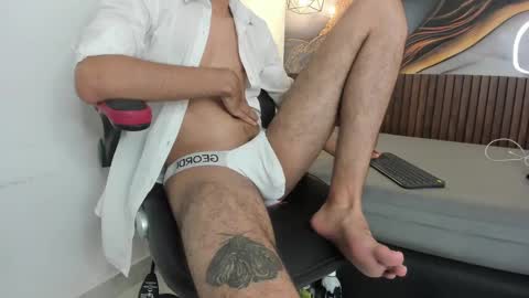 nicolasfine online show from October 30, 2025, 6:52 pm