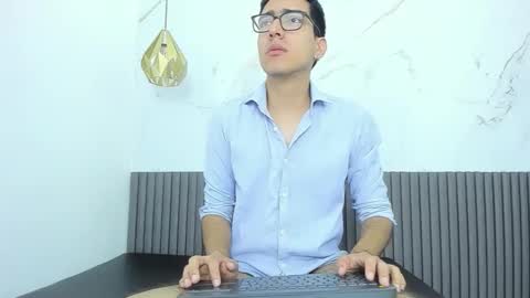 nicolasfine online show from January 19, 2026, 11:36 am