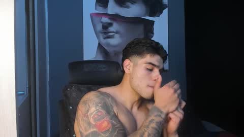 Snapshot of nicolasmuscle chatting on October 13, 2025, 11:38 pm Andres online show from October 13, 2025, 11:38 pm