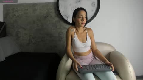 Nicole online show from November 21, 2025, 11:42 am