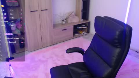 Nico online show from November 17, 2025, 8:47 pm