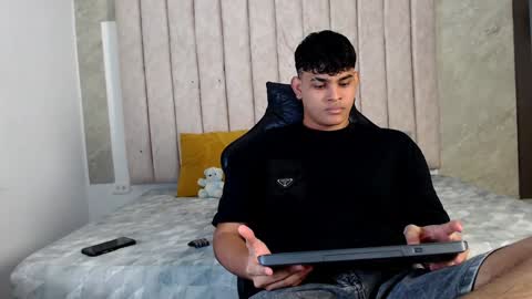 nicole_and_thiago online show from January 27, 2025, 12:33 am